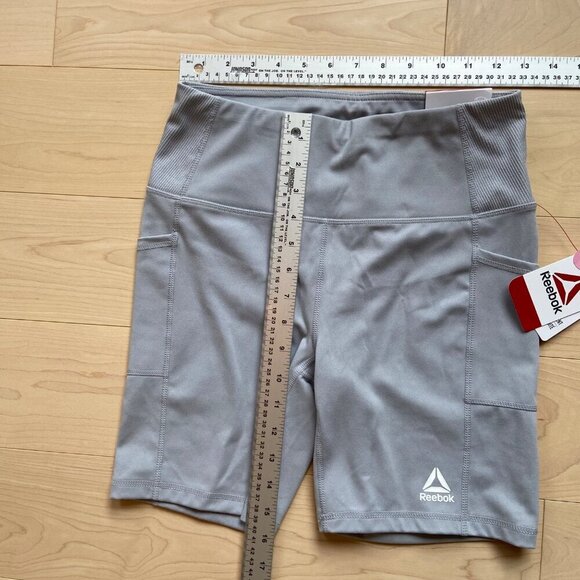 Reebok Women shorts small Fitted High Rise Moisture Management pockets Gray - Picture 8 of 10